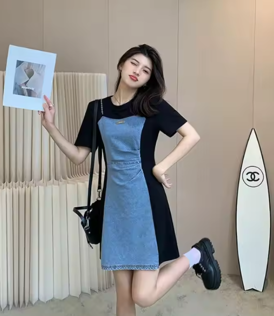 2025新款加大尺碼女款夏季洋裝，混搭設計，女王範兒，修身優雅，時尚牛仔連身裙